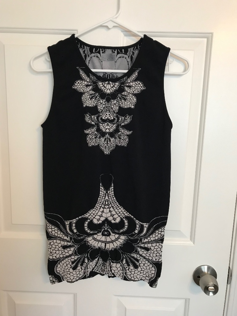 Athleta Tattoo Twist Anti-Bacterial Moisture-Wicking Seamless Tank Size XL Black